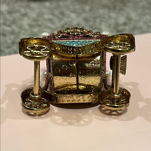 Betsey Johnson Imperial Princess Gold & Pink Carriage Necklace Charm Pendant - Picture 5 of 8